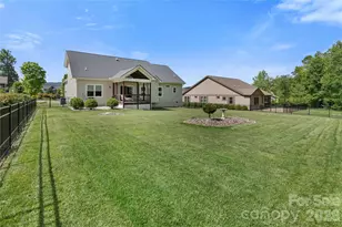 806 Blacksmith Run Dr, Hendersonville, NC 28792 - Photo 2