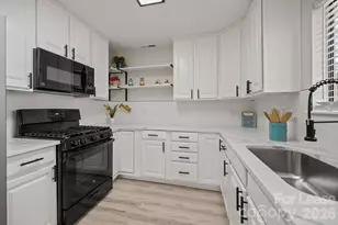 6722 Stillmeadow Dr, Charlotte, NC 28277 - Photo 4