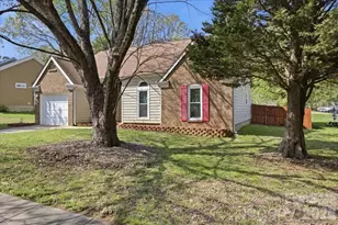 2917 Dellinger Dr, Charlotte, NC 28269 - Photo 2