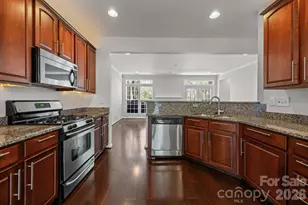 10400 Berkeley Woods Ln, Charlotte, NC 28277 - Photo 6