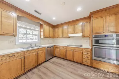 2401 Quail Lake Drive, Charlotte, NC 28210 - Photo 10