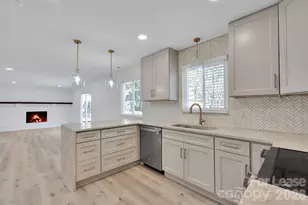 7404 Shadowlake Dr, Charlotte, NC 28226 - Photo 10