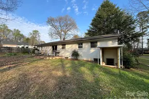 520 Carole Ln, Charlotte, NC 28214 - Photo 2