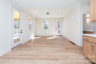 137 E Arbutus Tr, Hendersonville, NC 28792 - Photo 6