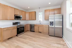 137 E Arbutus Tr, Hendersonville, NC 28792 - Photo 8