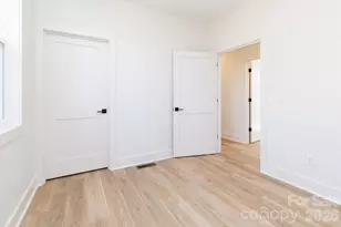 137 E Arbutus Tr, Hendersonville, NC 28792 - Photo 16