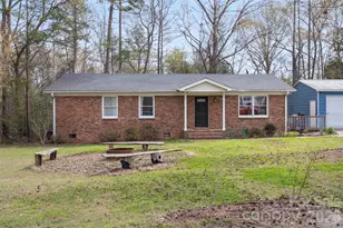 1122 Pine Knot Ct, Clover, SC 29710 - Photo 2