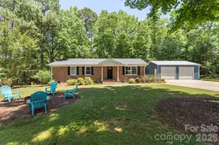 1122 Pine Knot Ct, Clover, SC 29710 - Photo 4