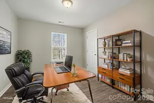 911 Valley Ridge Rd, Charlotte, NC 28214 - Photo 18