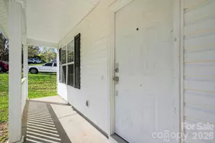 911 Valley Ridge Rd, Charlotte, NC 28214 - Photo 4