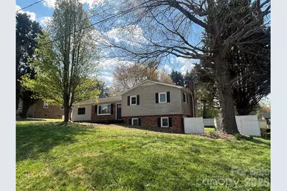 2618 32nd Avenue NE, Hickory, NC 28601 - Photo 2