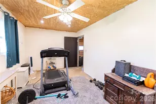 6701 Rugby Ln, Charlotte, NC 28226 - Photo 38