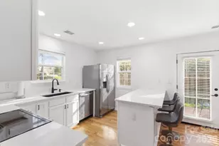 6475 St Bernard Way, Charlotte, NC 28269 - Photo 8