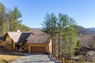 446 Windridge Dr, Sugar Grove, NC 28679 - Photo 2