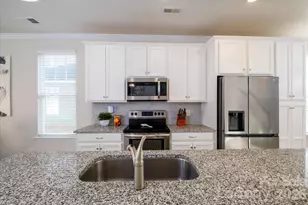 8156 Merryvale Ln, Charlotte, NC 28214 - Photo 10