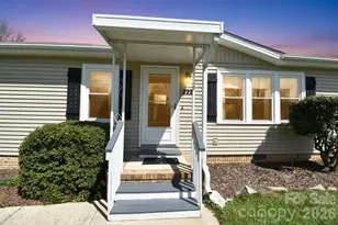 222 Cranbrook Cir, Hendersonville, NC 28792 - Photo 2