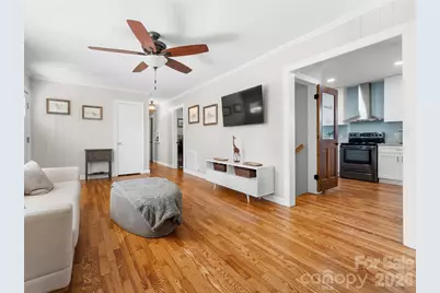 625 Lenox Place, Hendersonville, NC 28739 - Photo 4