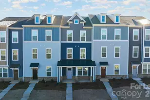 1018 Fairway Green Ln, Charlotte, NC 28216 - Photo 2