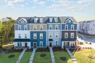 1018 Fairway Green Ln, Charlotte, NC 28216 - Photo 2