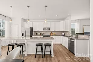 1018 Fairway Green Ln, Charlotte, NC 28216 - Photo 8