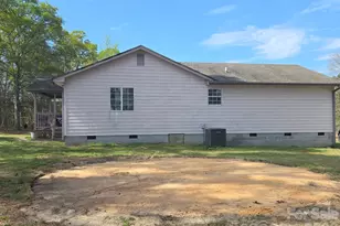 1097 Stadium Rd, Pageland, SC 29728 - Photo 6