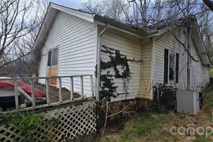 1114 Regal Pl NW, Lenoir, NC 28645 - Photo 2