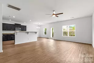 9104 Maidenhair Ct, Charlotte, NC 28215 - Photo 6