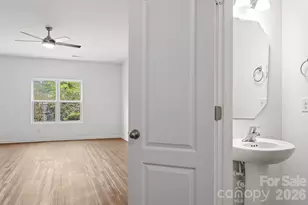 9104 Maidenhair Ct, Charlotte, NC 28215 - Photo 4