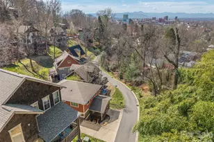 29 Shady Park Ln, Asheville, NC 28804 - Photo 2