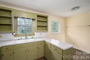 202 Clark St, Morganton, NC 28655 - Photo 12