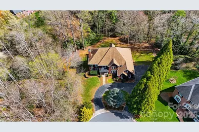3916 2nd Street Drive NW, Hickory, NC 28601 - Photo 2