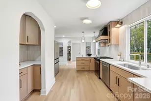 2011 E Barden Rd, Charlotte, NC 28226 - Photo 2