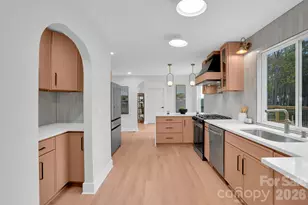 2011 E Barden Rd, Charlotte, NC 28226 - Photo 4