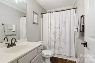 7712 Grapetree Ct, Charlotte, NC 28215 - Photo 18