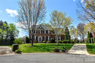 8224 Glamorgan Ln, Matthews, NC 28104 - Photo 2