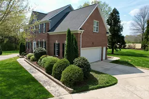 8224 Glamorgan Ln, Matthews, NC 28104 - Photo 4