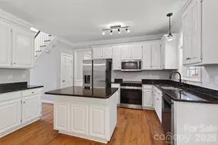 11005 Chilcomb Ct, Charlotte, NC 28262 - Photo 10