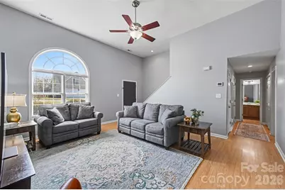 255 19th Avenue SE, Hickory, NC 28602 - Photo 2