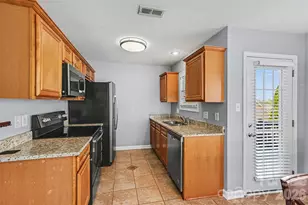 255 19th Ave SE, Hickory, NC 28602 - Photo 6