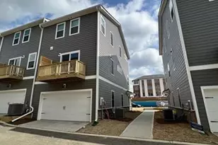 3754 Memorial Pkwy, Charlotte, NC 28217 - Photo 2