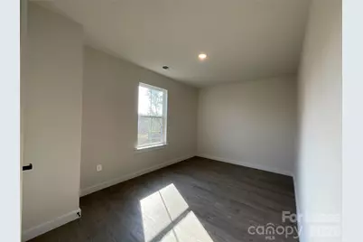 128 18th Street Place NW, Hickory, NC 28601 - Photo 12