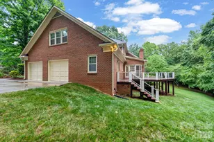 5215 Silchester Ln, Charlotte, NC 28215 - Photo 2