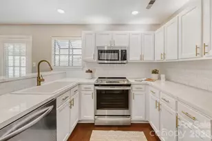 9411 Kings Falls Dr, Charlotte, NC 28210 - Photo 10