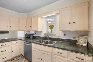 212 Holtzclaw St, Canton, NC 28716 - Photo 14