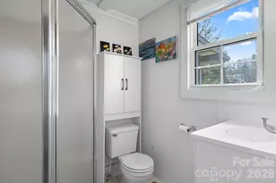 212 Holtzclaw St, Canton, NC 28716 - Photo 18