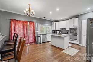 4615 Crownvista Dr, Charlotte, NC 28269 - Photo 10