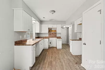 7139 Markway Drive, Charlotte, NC 28215 - Photo 8