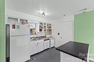 117 Robinson Ave, Matthews, NC 28104 - Photo 30