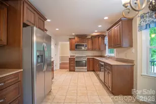 1002 Windsor Dr, Asheville, NC 28803 - Photo 16