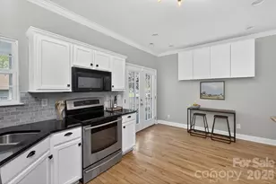 8900 Valewood Ct, Charlotte, NC 28210 - Photo 10